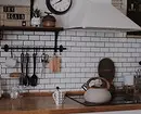 Bílá kuchyně s dřevěnou desku (42 fotografií) \ t 6019_48