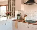 Λευκή κουζίνα με ξύλινο πάγκο (42 φωτογραφίες) 6019_51