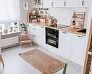 Λευκή κουζίνα με ξύλινο πάγκο (42 φωτογραφίες) 6019_80