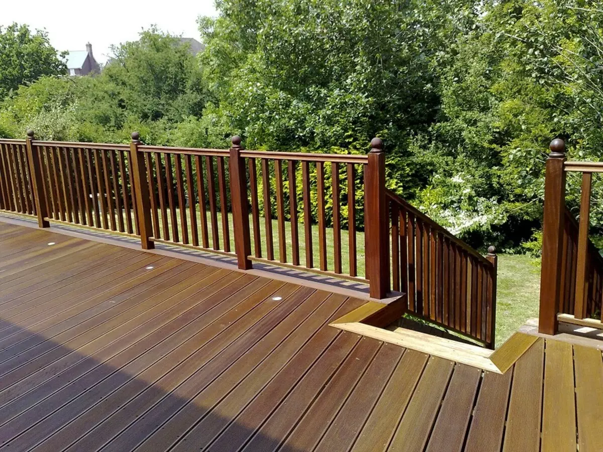 Jak udělat kroky na veranku ze dřeva a DPK to udělat sami: krok za krokem 6051_37