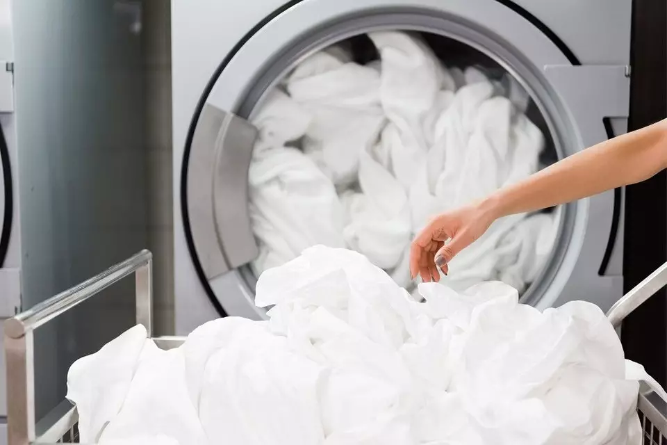 Πώς να πλύνετε τις κουρτίνες: Οδηγίες για χειροκίνητη και πλυντήριο ρούχων 6066_15
