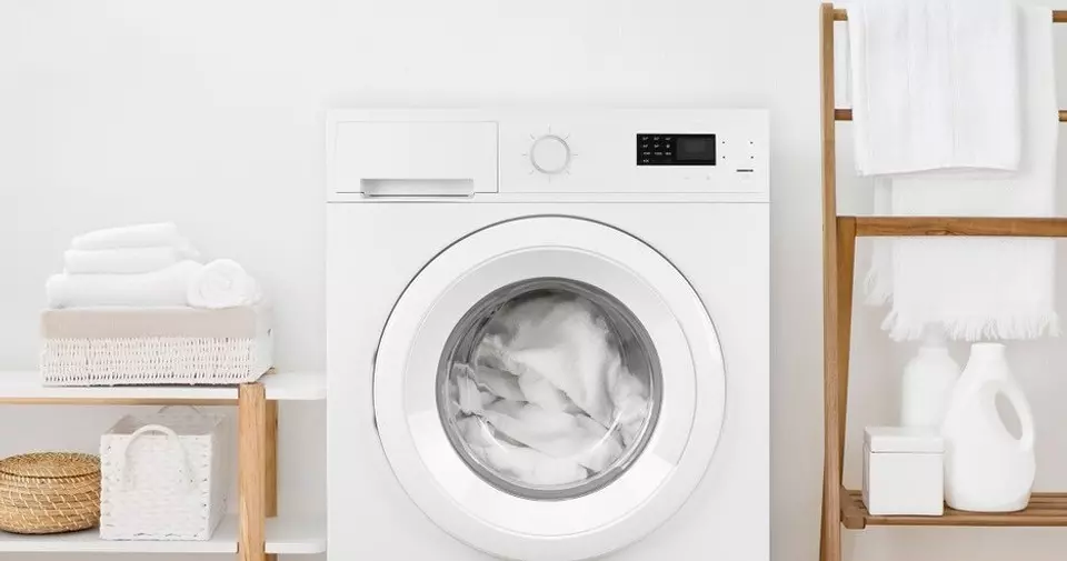 如何清洗窗簾：手動和機器的說明