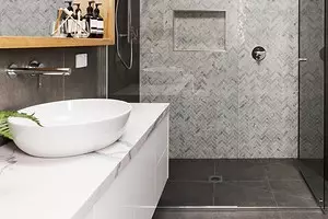 Jak zrobić prysznic z płytki bez palet: szczegółowe instrukcje 6179_1