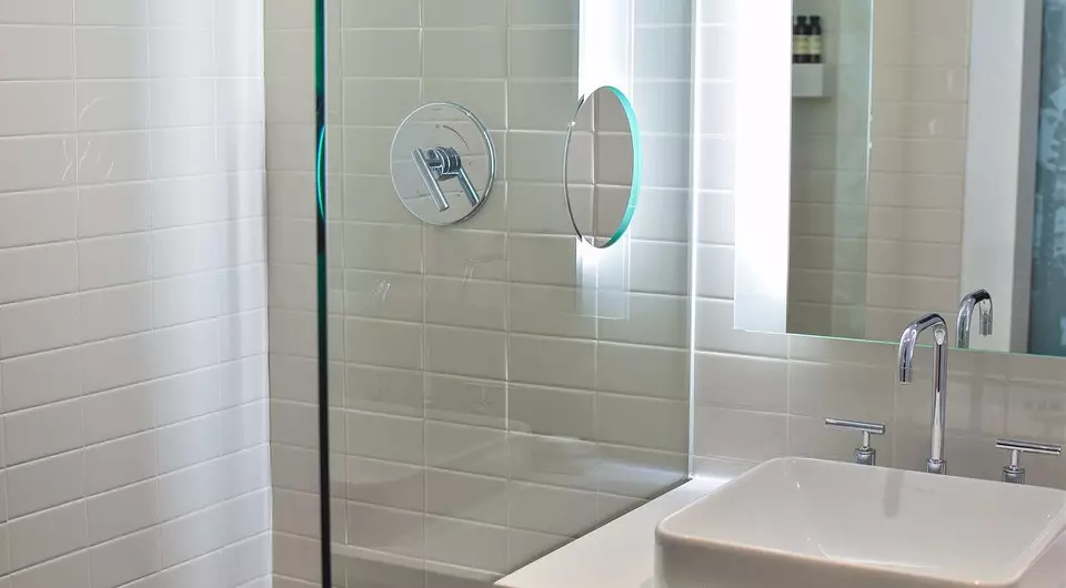 איך לצייד במקלחת הדירה במקום אמבטיה: מדריך מפורט להתקנה מחדש 6209_16