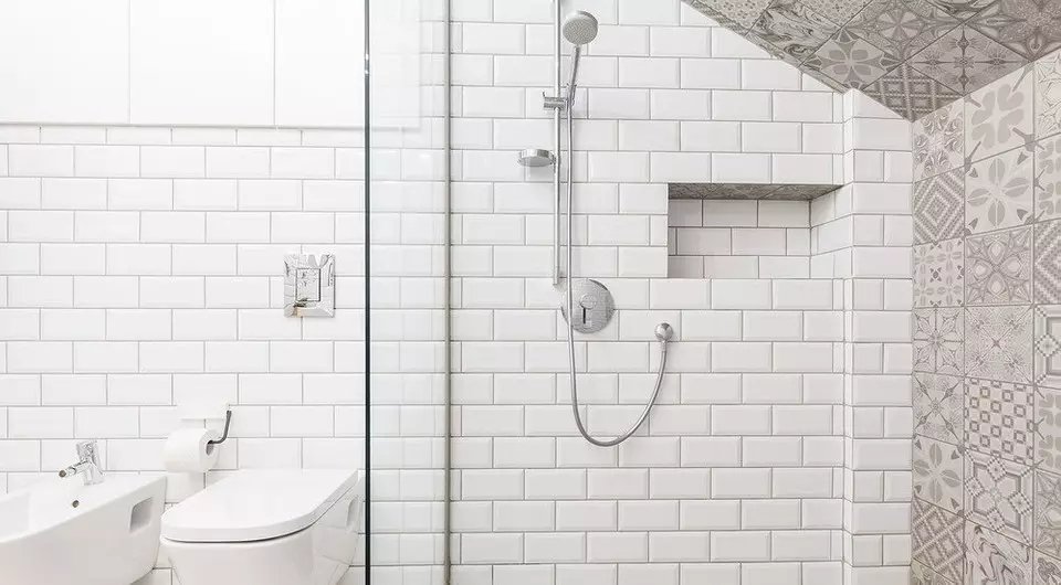 چگونه در دوش آپارتمان به جای یک حمام تجهیز کنید: راهنمای دقیق برای نصب مجدد