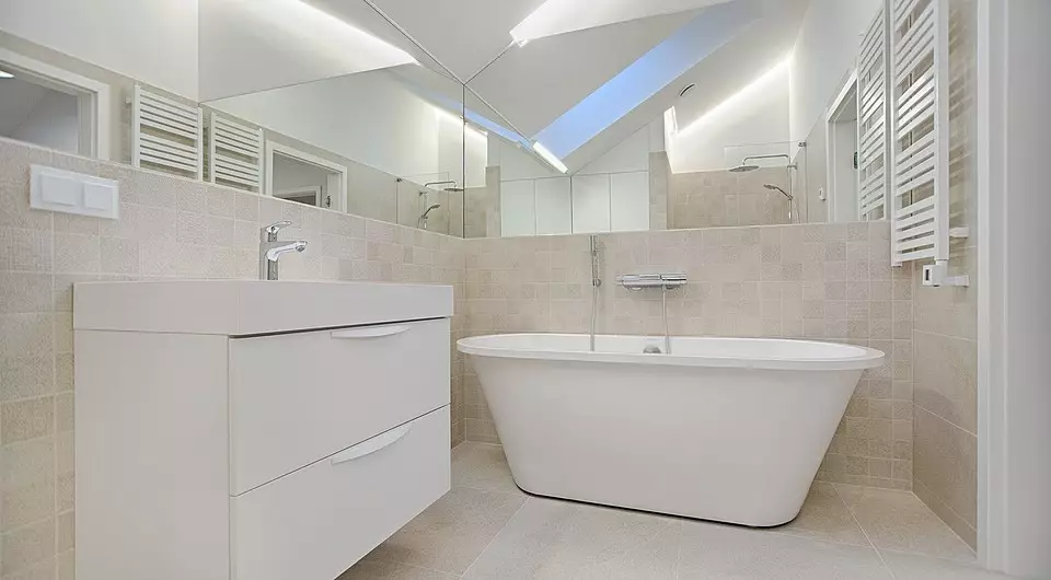 Wie kann man auswählen, welches Bad besser für eine Wohnung ist: eine Übersicht aller Materialien und Tipps 6321_17