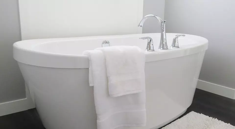How to choose which bath is better for an apartment: an overview of all materials and tips 6321_8