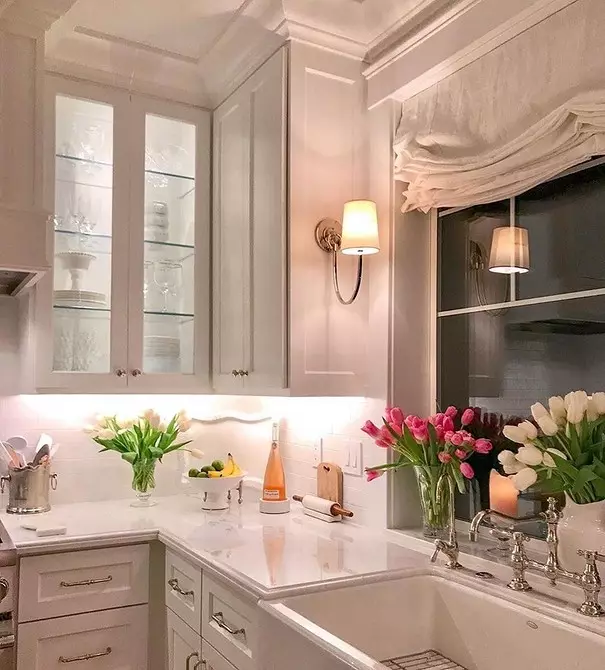 Ako vydať interiér kuchyne s umývadlom v okne: Užitočné tipy a 58 fotografií 6462_109