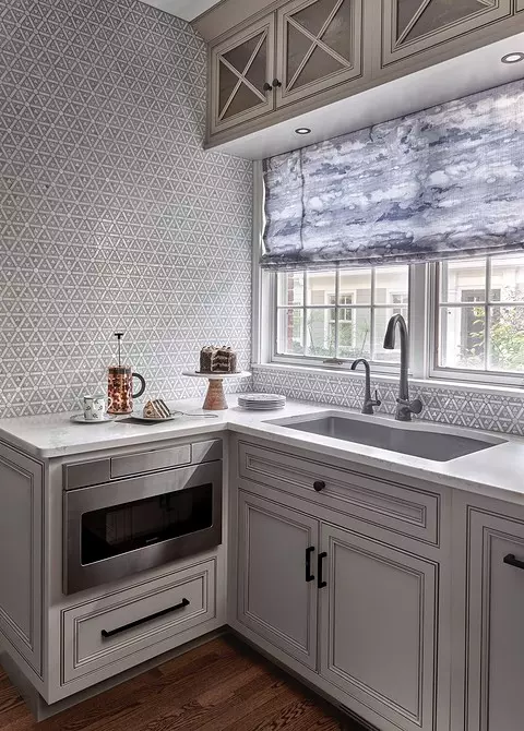 Sådan udsteder du et køkken interiør med en vask ved vinduet: Nyttige tips og 58 billeder 6462_16