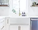 Jak wydać wnętrze kuchni z umywalką w oknie: przydatne wskazówki i 58 zdjęć 6462_5