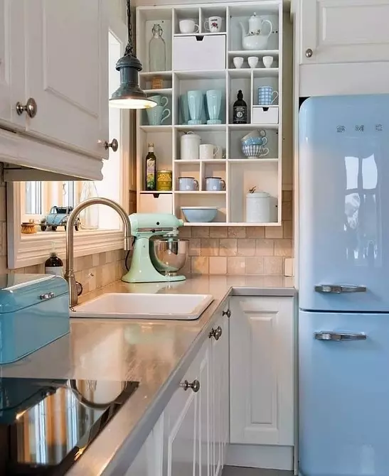 So stellen Sie ein Kücheninnenraum mit einem Waschbecken am Fenster aus: Nützliche Tipps und 58 Fotos 6462_60