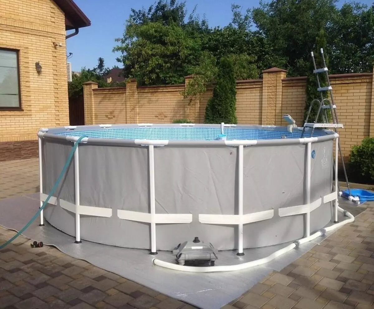 كيفية صنع حمام سباحة في المنزل: 3 أنواع من الهياكل والأساليب لتركيبها 6636_20