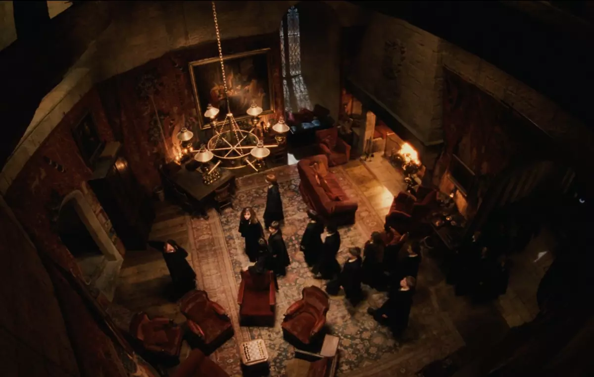 Sherlock Holmes dhomen e ndjenjes dhe 4 dhoma rekreative më komode nga filmat e famshme dhe seri televizive 6704_19