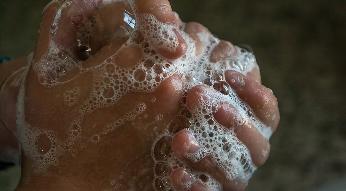 Än tvättning Superciles från fingrarna Hand: 8 Effektiva medel 6721_12