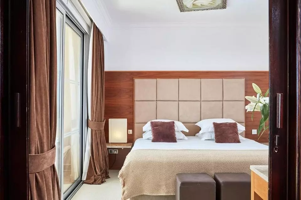 10 Idea untuk bilik tidur, Spied di hotel terbaik di dunia 6929_15