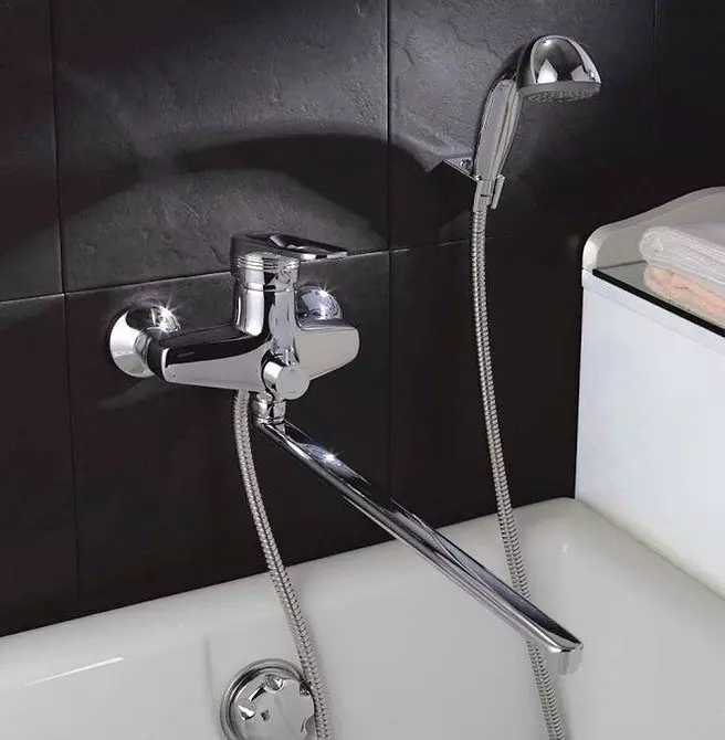 אם הברז בחדר האמבטיה זורם: איך לחסל את התמוטטות עם הידיים שלך 6942_17