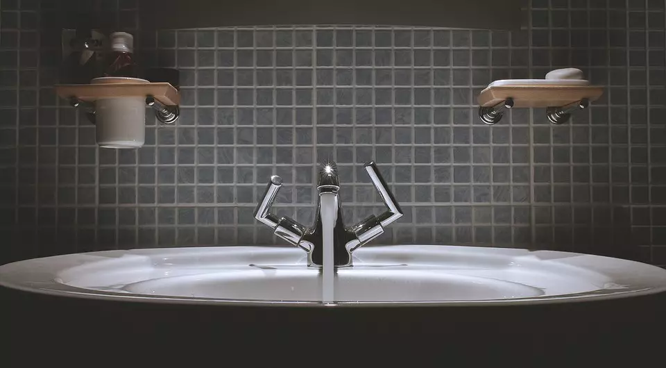 Imperméabilisation de la salle de bain avec ses propres mains: vue d'ensemble des matériaux et des méthodes