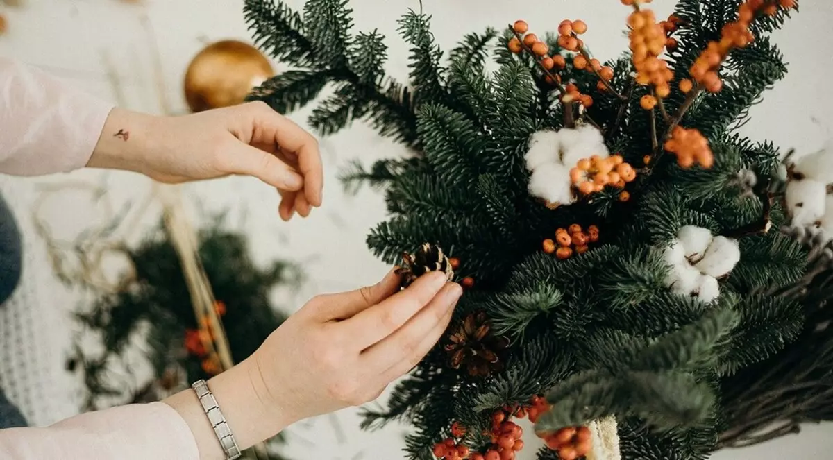Noel ağacını değiştirebilecek 8 güzel yeni yıl buketleri