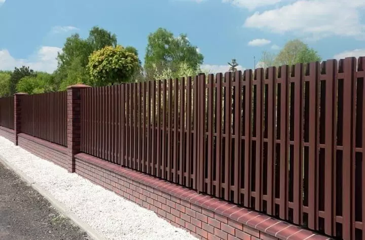 Brick Fence: Դատարկման տեսակները եւ 47 իրական լուսանկարներ 7037_67