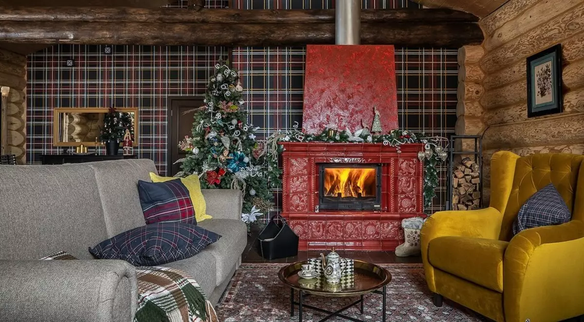Log House dekoriert in den besten Neujahrtraditionen