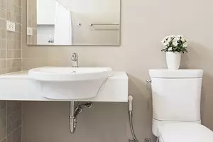 5 erros interiores, por que o seu baño parece menos do que realmente 7046_1