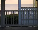 కుటీర వద్ద ఒక veranda పేయింట్ ఎలా: దశల వారీ సూచనలు మరియు ప్రేరణ కోసం 30 ఫోటోలు 7124_6
