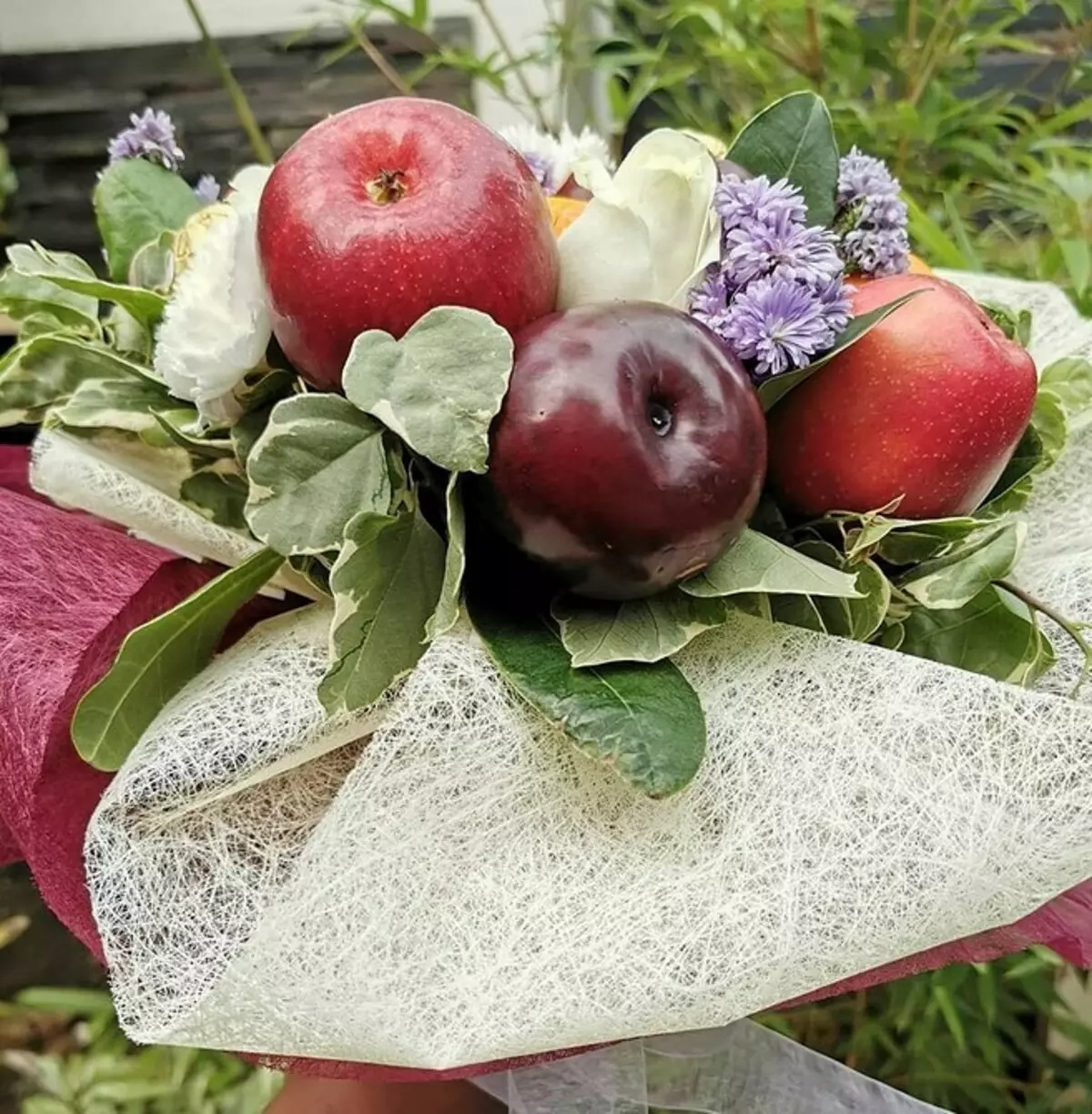 Fazemos um bouquet barato em 1 de setembro: de cores do país, frutas e legumes 7270_12