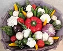 ما یک گلدان ارزان قیمت را در 1 سپتامبر انجام می دهیم: از رنگ های کشور، میوه ها و سبزیجات 7270_17