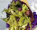 Kami membuat karangan bunga murah pada 1 September: dari warna negara, buah-buahan dan sayuran 7270_22