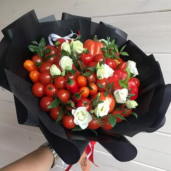 ما یک گلدان ارزان قیمت را در 1 سپتامبر انجام می دهیم: از رنگ های کشور، میوه ها و سبزیجات 7270_26