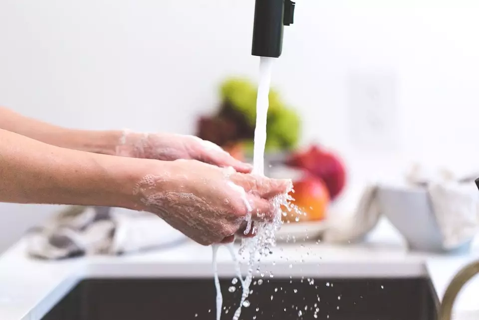 Les produits de nettoyage doivent également laver: 8 conseils comment faire 7274_10