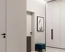 Hall avec une armoire dans un style moderne: des idées pour créer une zone d'entrée magnifique et confortable 7308_34