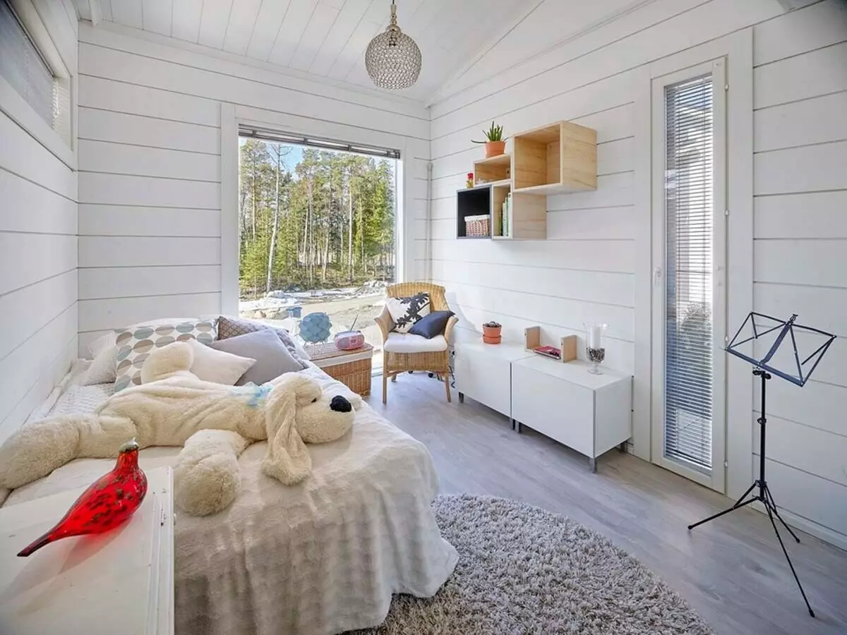 Lekki dom w Finlandii ze szklanymi ścianami i sypialnią dla gości na antresoli 7404_12
