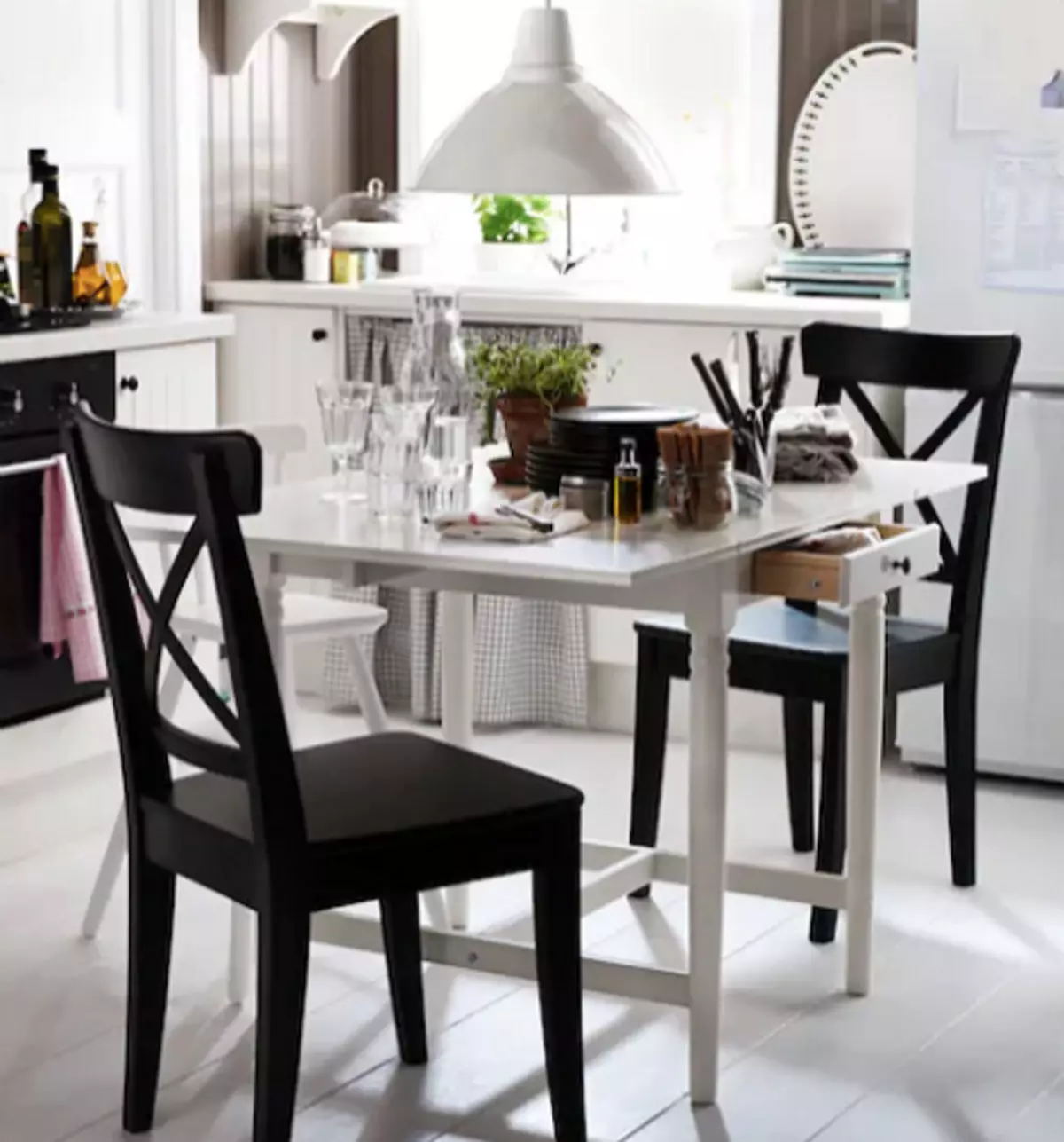 Table Lipat IKEA.