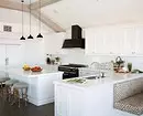 Біла кухня в інтер'єрі: поради щодо оформлення та 70 приголомшливих прикладів 7612_12