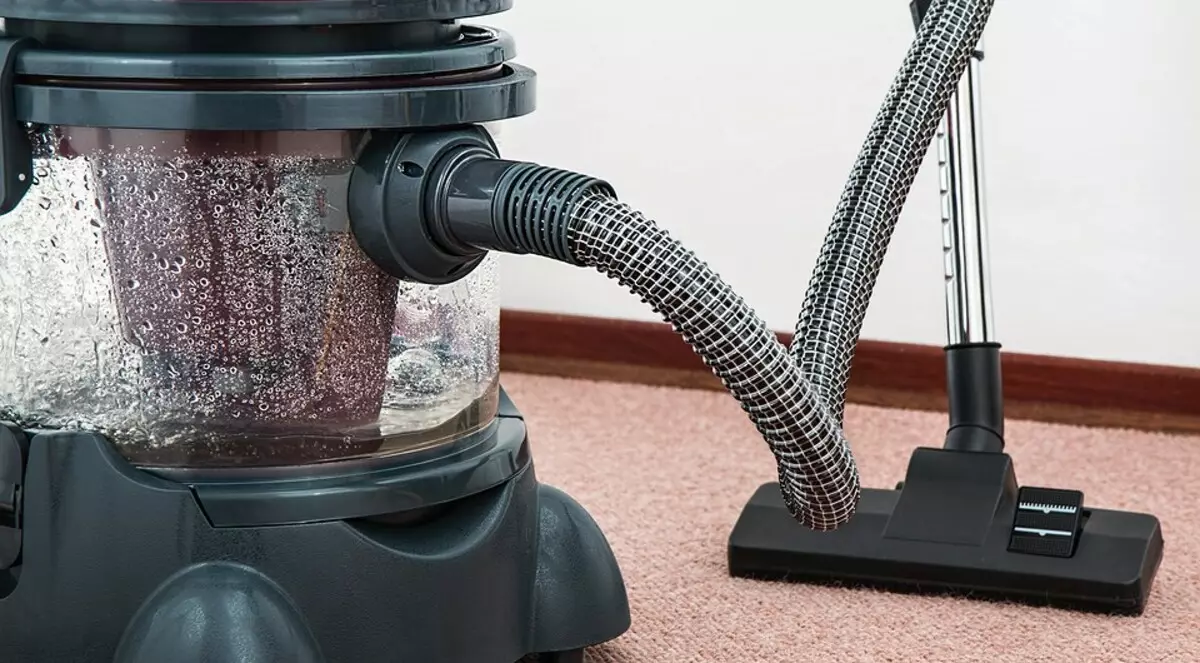 Hogyan tisztítsa meg a szőnyeget otthoni foltokból, gyapjúból és porból