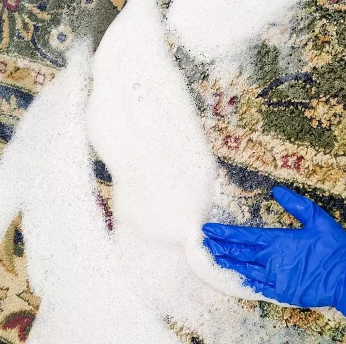 Come pulire il tappeto a casa da macchie, lana e polvere 7634_8
