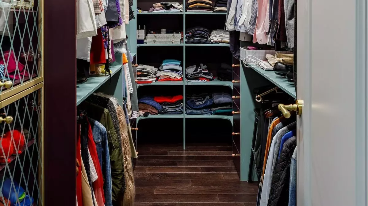Bir giyinme odası düzenlenmesinde 10 sık hata (ve bunları nasıl önlenir)