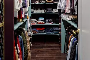 10 gereelde foute in die organisering van 'n kleedkamer (en hoe om dit te voorkom) 76_1