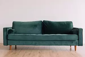 كيفية تنظيف فناء الأريكة في المنزل 7738_1