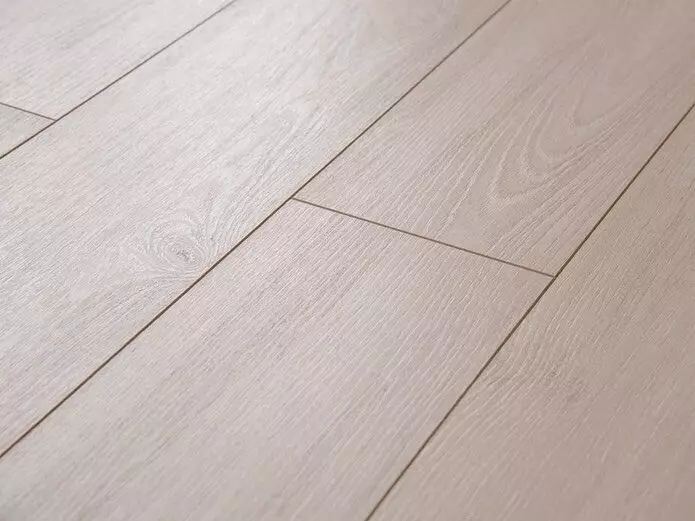 Laminate i limistéir fhliucha: Buntáistí agus CONS 7762_35