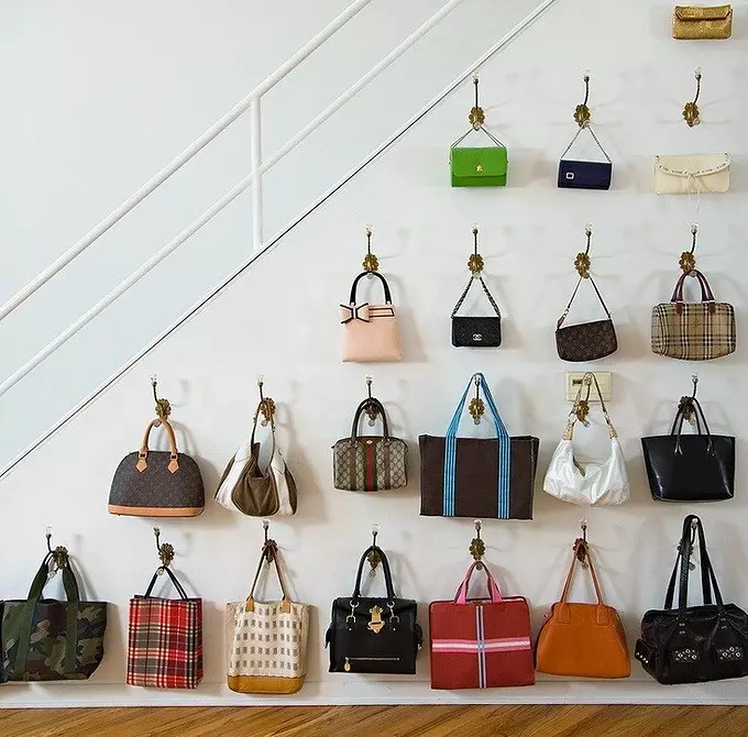 Do not hide in the closet: 7 original ways to store bags and shoes 7849_10