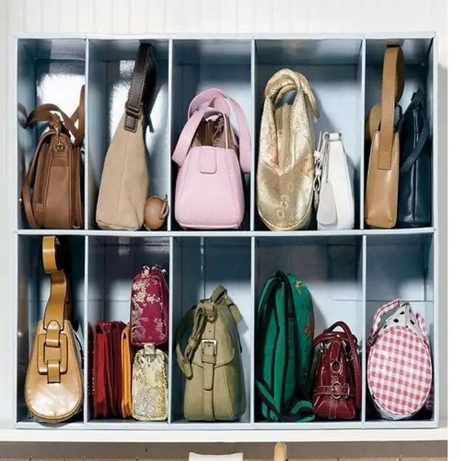 Huwag itago sa closet: 7 orihinal na paraan upang mag-imbak ng mga bag at sapatos 7849_15