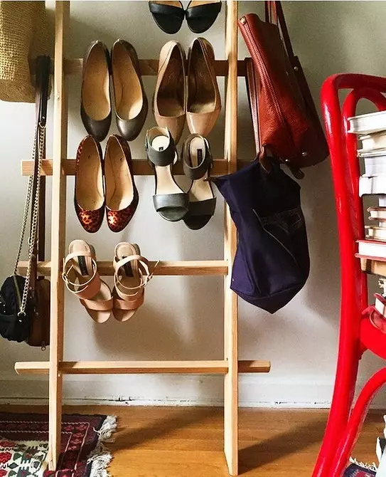 No s'amaguen a l'armari: 7 maneres originals d'emmagatzemar bosses i sabates 7849_28