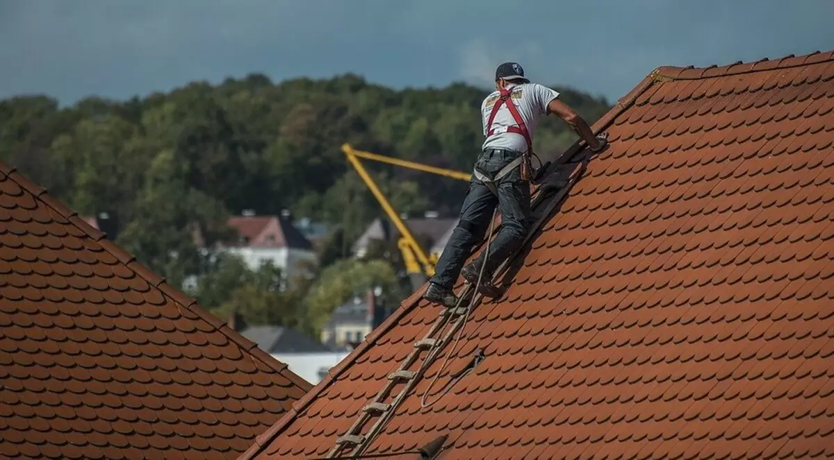 Vazamento de telhado: reparação e dicas úteis.