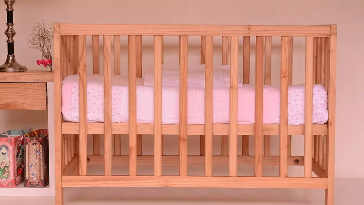 नवजात मुलासाठी बाळ बेड कसे निवडावे: सर्वोत्तम मॉडेलचे पुनरावलोकन आणि रेटिंग