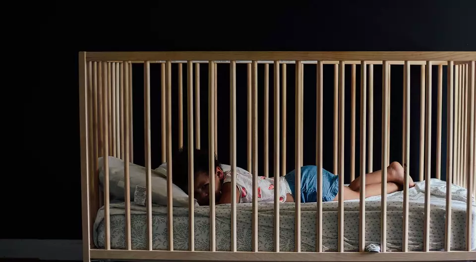 Hvordan velge en baby seng for en nyfødt: Gjennomgang og vurdering av de beste modellene 8025_6
