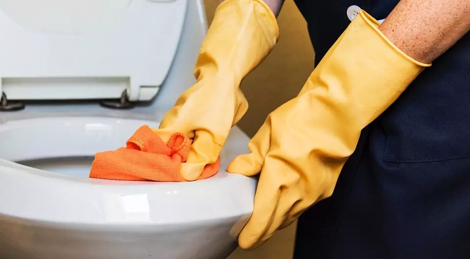 Gratuit le week-end: 6 étapes pour un nettoyage rapide dans la salle de bain 8112_17