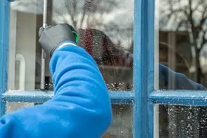 How to wash windows outside on High Floor: Verified methods and safety rules 8134_1