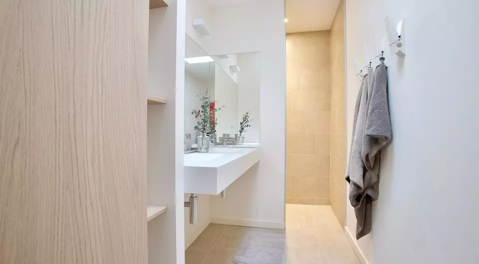 Kokios durys įdėti į vonios kambarį: rūšys, medžiagos ir standartiniai dydžiai 8172_17